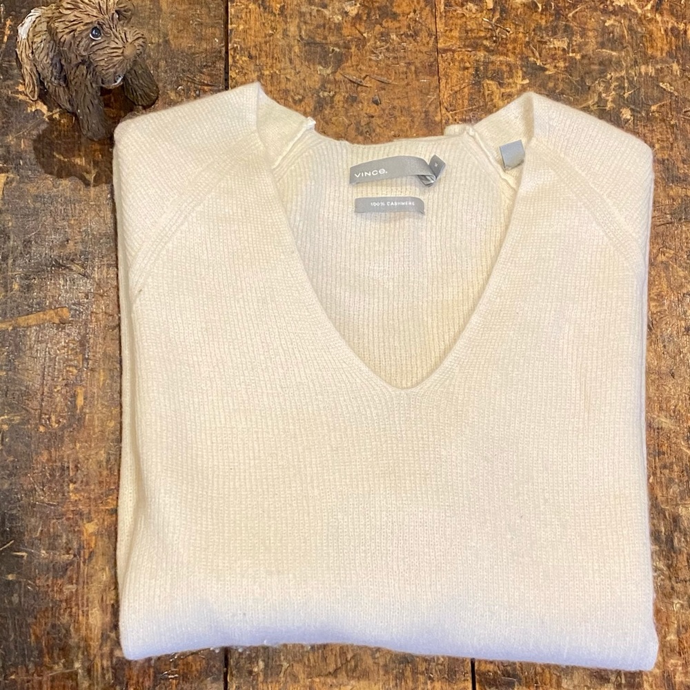 Vince V-Neck 100% Cashmere Sweater- MOVING SALE 🔥
